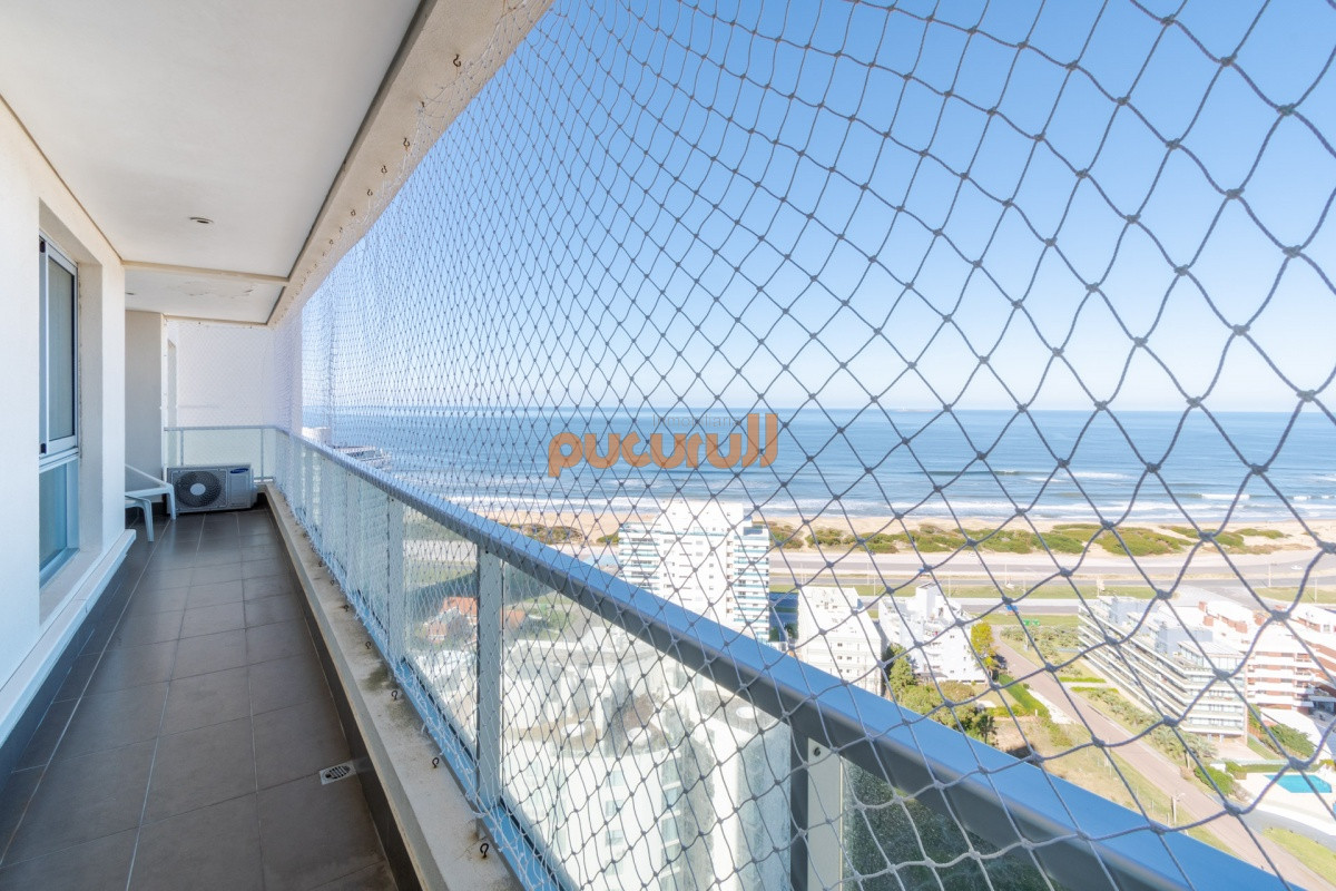 Apartamento ID.2336 - Apartamento de 2 Dormitorios en Playa Brava con Vista al Mar - Venta