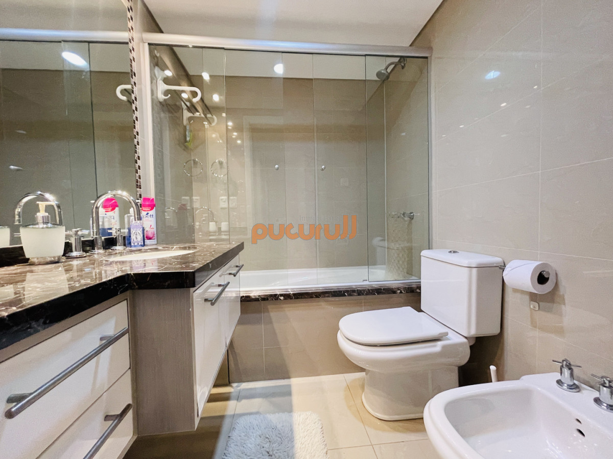 Apartamento ID.2715 - Moderno Apartamento de 2 Dormitorios en Venta, Playa Mansa 