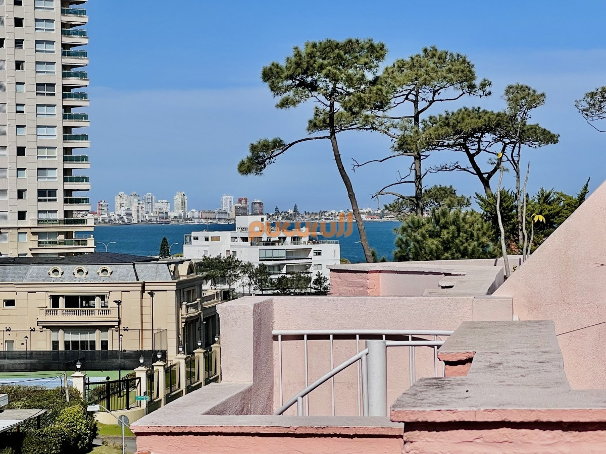 Apartamento ID.1927 - Penthouse de 3 Dormitorios y Terraza Parrillero a metros de Playa Mansa