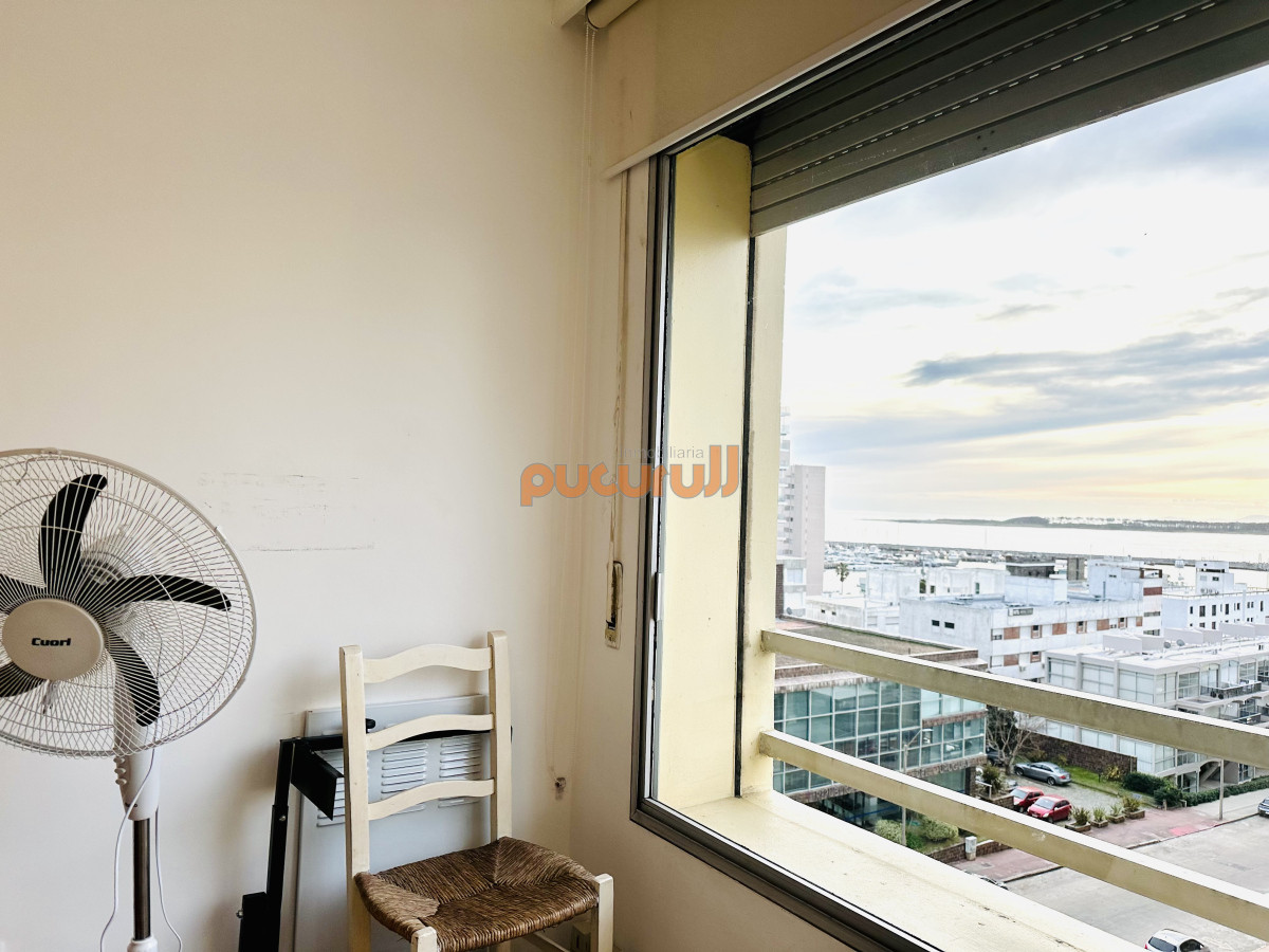 Apartamento ID.2708 - Venta de apartamento en Península de Punta del este con 3 dormitorios y 2 baños reciclado 