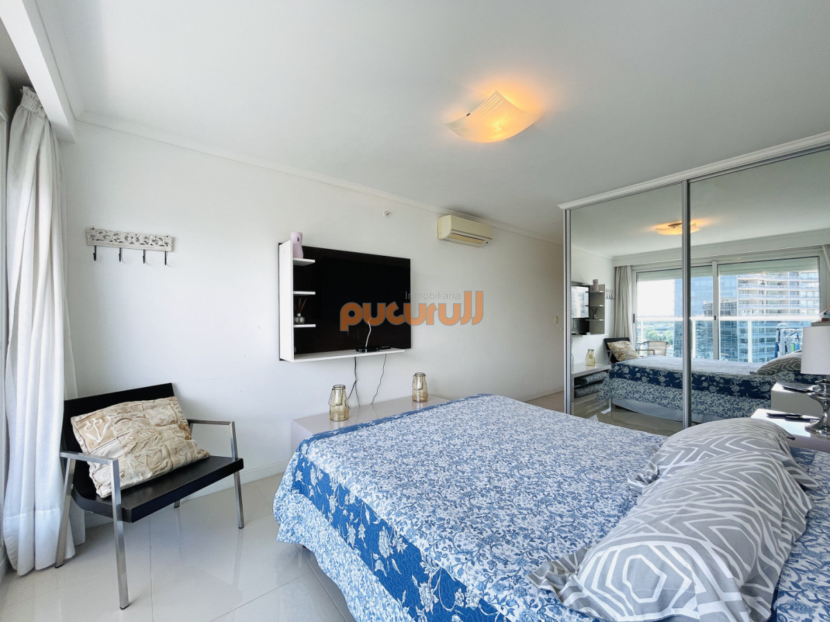 Apartamento ID.2715 - Moderno Apartamento de 2 Dormitorios en Venta, Playa Mansa 