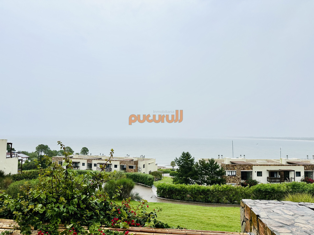 Apartamento ID.2634 - Excelente y amplio departamento duplex en venta de 3 dormitorios mas dependencia con parrillero, Punta Ballena