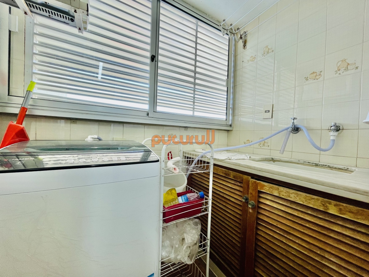 Apartamento ID.1783 - Apartamento de 3 Dormitorios en Playa Mansa con Vista al Mar en Venta!
