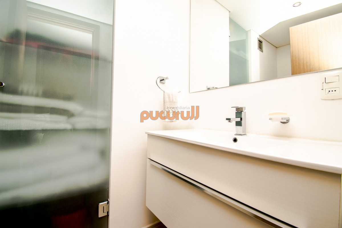 Apartamento ID.2280 - Apartamento de 3 Dormitorios + Dependencia y Parrillero en Frente a Playa Brava, Punta del Este