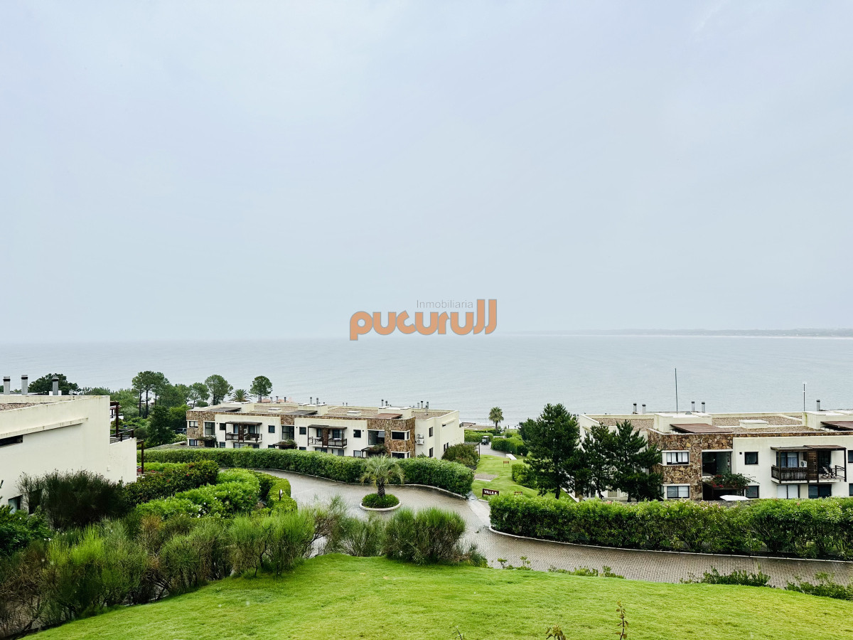 Apartamento ID.2634 - Excelente y amplio departamento duplex en venta de 3 dormitorios mas dependencia con parrillero, Punta Ballena