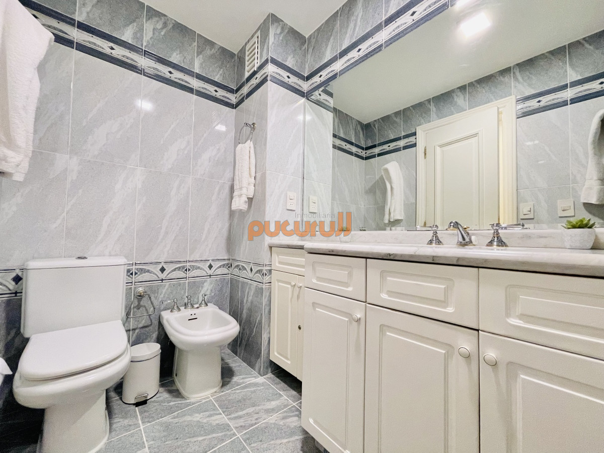 Apartamento ID.1469 - Venta y alquiler temporario de apartamento de tres dormitorios sobre playa Mansa, parada 5