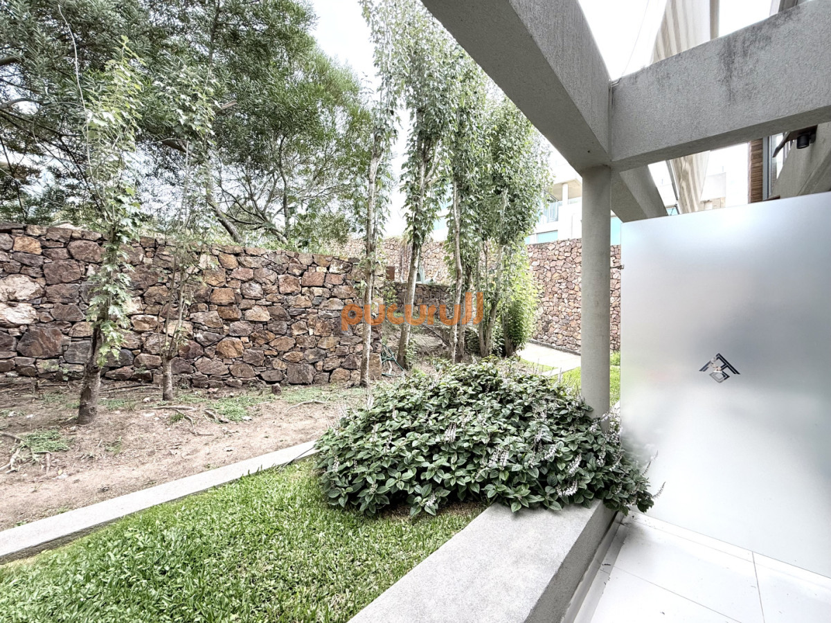 Apartamento ID.2672 - Venta de hermoso departamento de 2 dormitorios más parrillero en Punta Ballena 