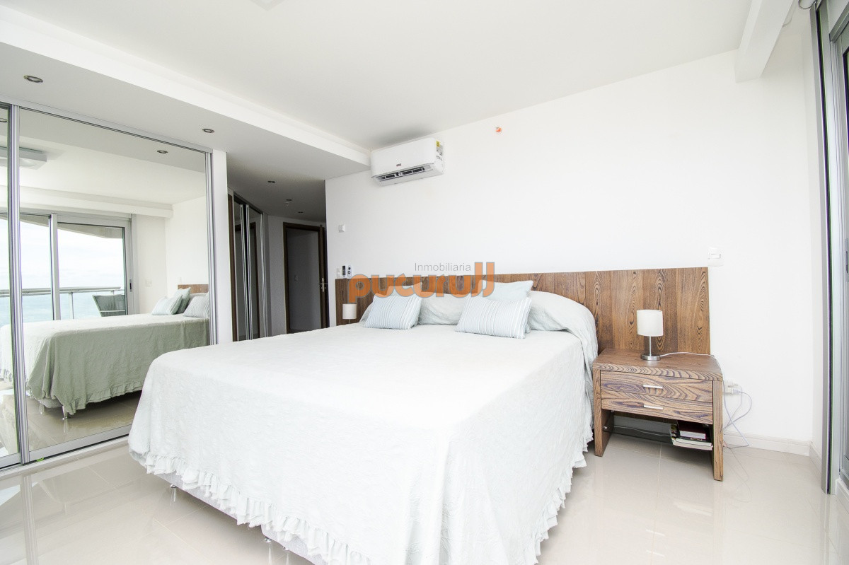 Apartamento ID.2280 - Apartamento de 3 Dormitorios + Dependencia y Parrillero en Frente a Playa Brava, Punta del Este