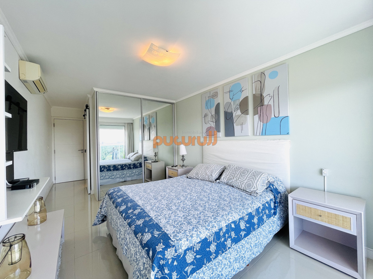 Apartamento ID.2715 - Moderno Apartamento de 2 Dormitorios en Venta, Playa Mansa 
