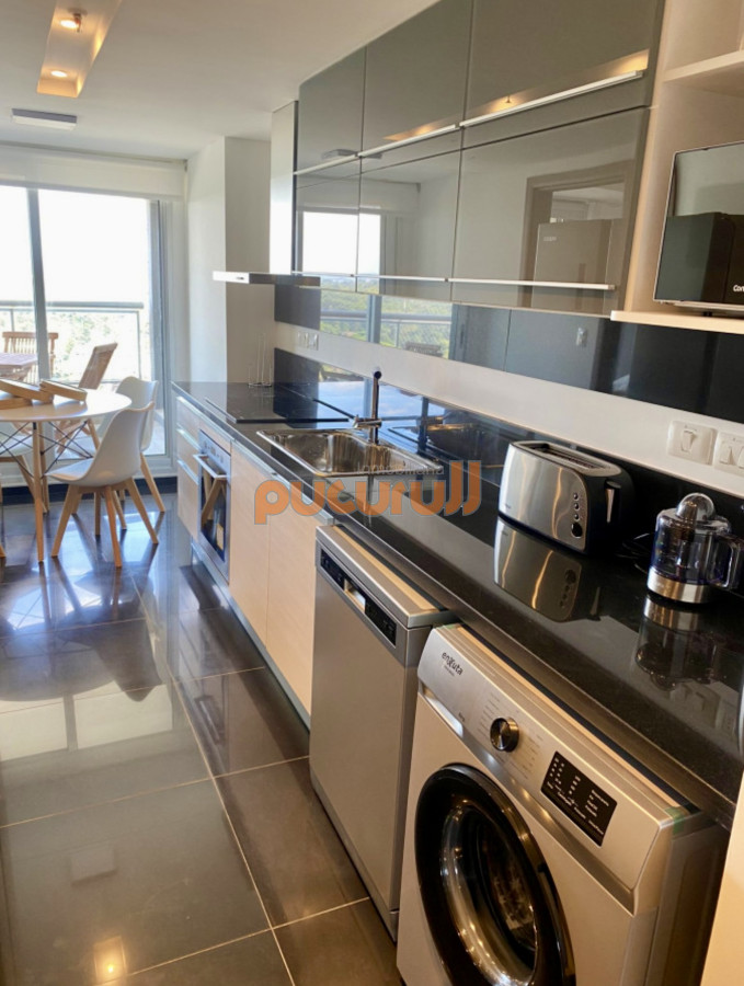 Apartamento ID.2341 - Alquiler temporal de apartamento piso alto de 2 dormitorios más servicio en playa brava 