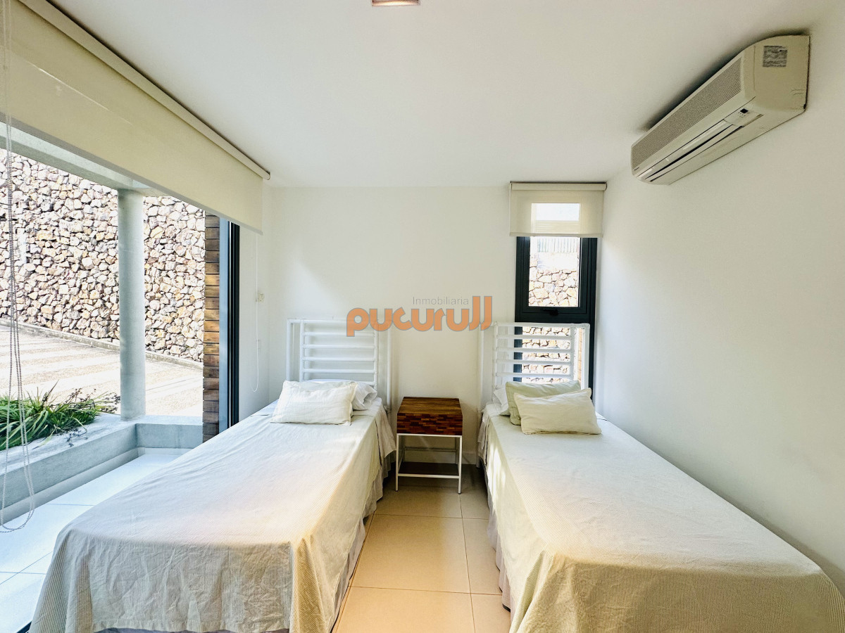 Apartamento ID.2146 - Venta OPORTUNIDAD de exclusivo departamento de tres dormitorios y Parrillero en Punta Ballena