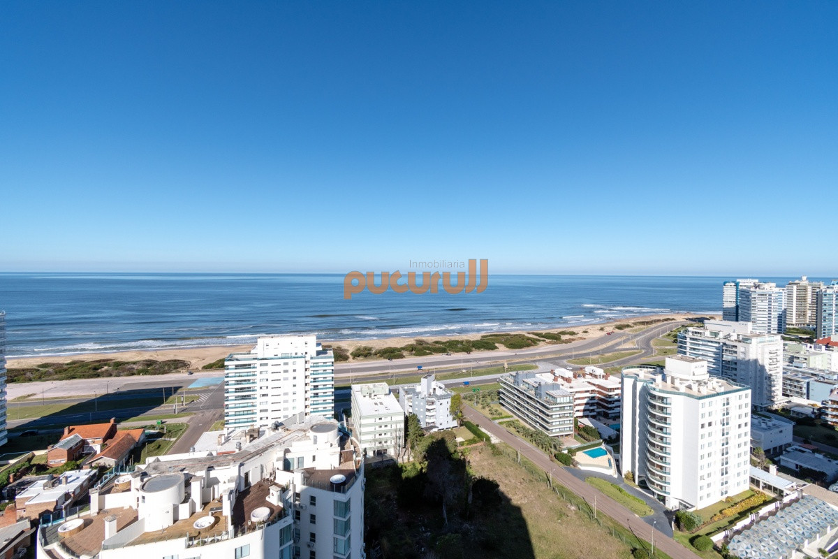 Apartamento ID.2336 - Apartamento de 2 Dormitorios en Playa Brava con Vista al Mar - Venta