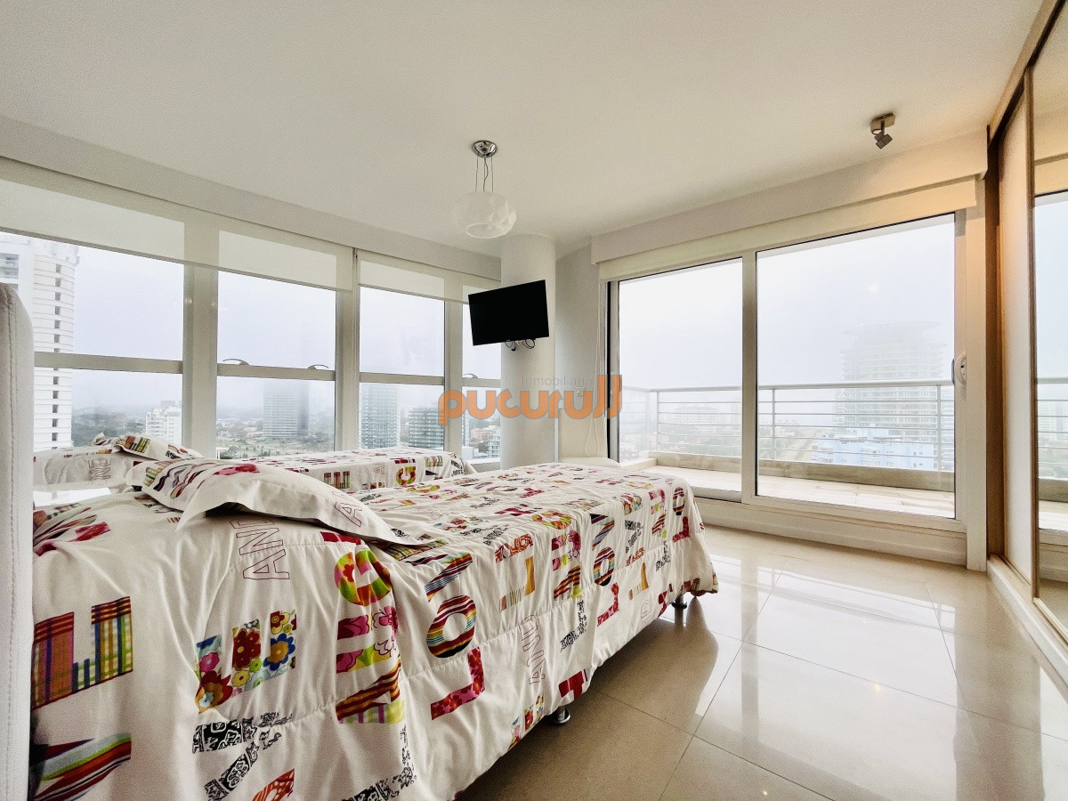 Apartamento ID.1470 - Moderno Apartamento de 3 Suites en Playa Mansa con Vista al Mar