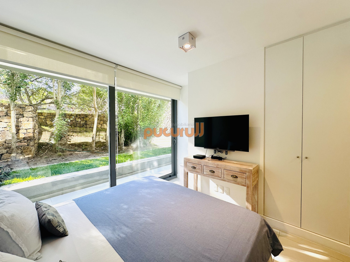 Apartamento ID.2146 - Venta OPORTUNIDAD de exclusivo departamento de tres dormitorios y Parrillero en Punta Ballena