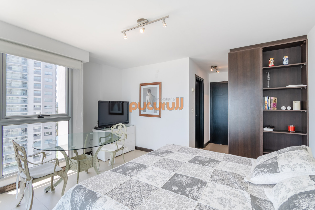 Apartamento ID.1782 - Venta de Excelente Apartamento de 3 Dormitorios con Vista al Mar, Playa Mansa, Punta del Este