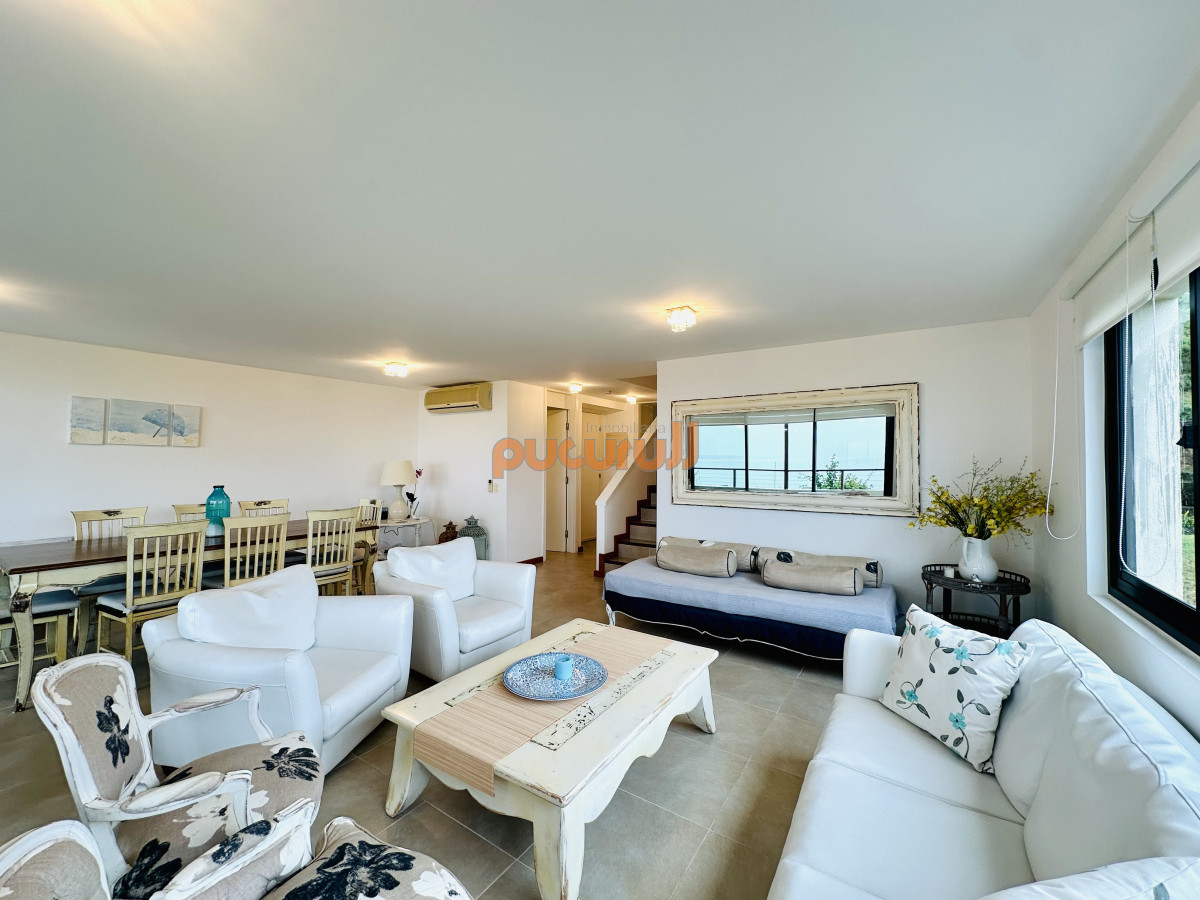 Apartamento ID.2634 - Excelente y amplio departamento duplex en venta de 3 dormitorios mas dependencia con parrillero, Punta Ballena