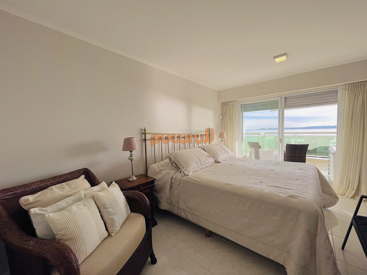 Apartamento ID.1469 - Venta y alquiler temporario de apartamento de tres dormitorios sobre playa Mansa, parada 5