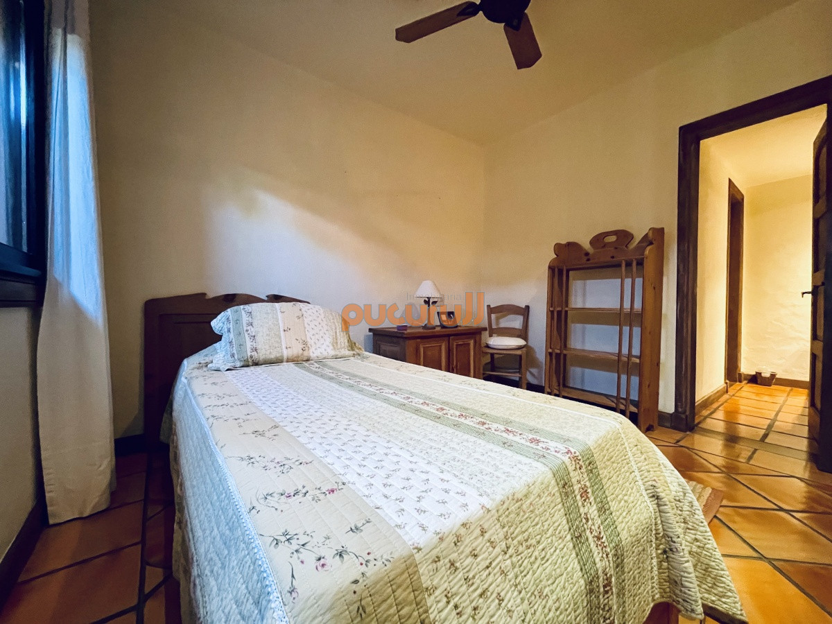 Apartamento ID.1203 - Alquiler temporario de maravillosa casa de cuatro dormitorios más dependencia en Complejo Privado de Punta Ballena