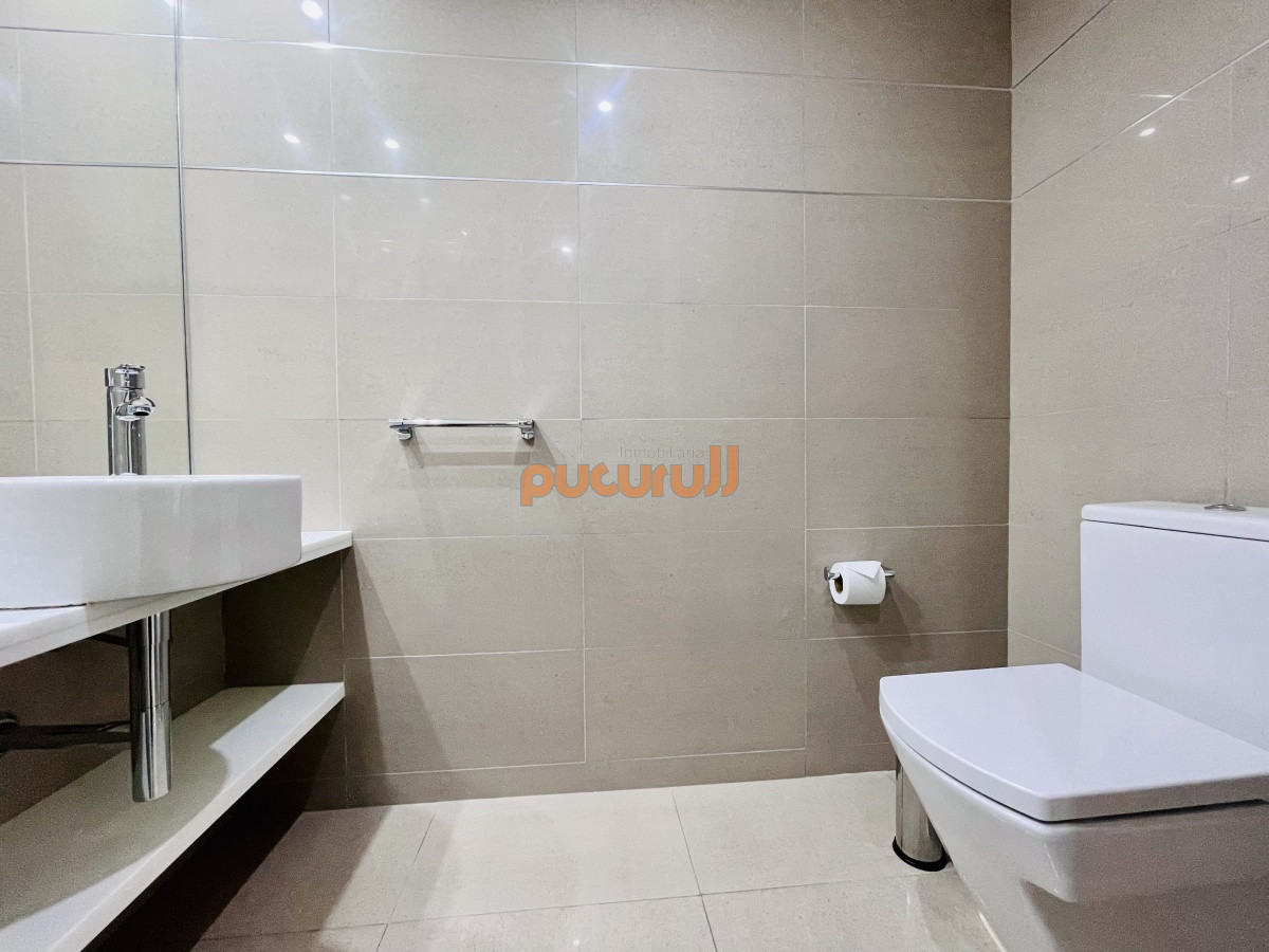 Apartamento ID.1470 - Moderno Apartamento de 3 Suites en Playa Mansa con Vista al Mar