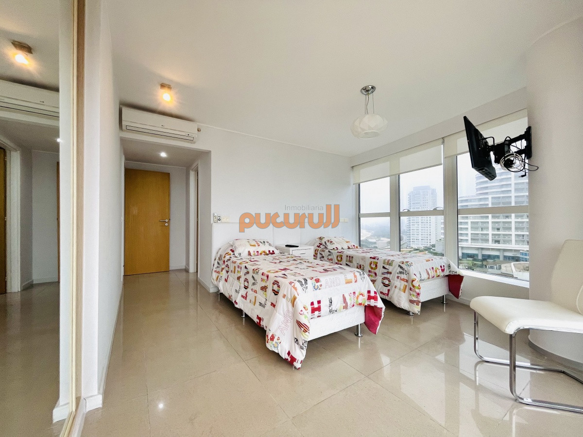 Apartamento ID.1470 - Moderno Apartamento de 3 Suites en Playa Mansa con Vista al Mar
