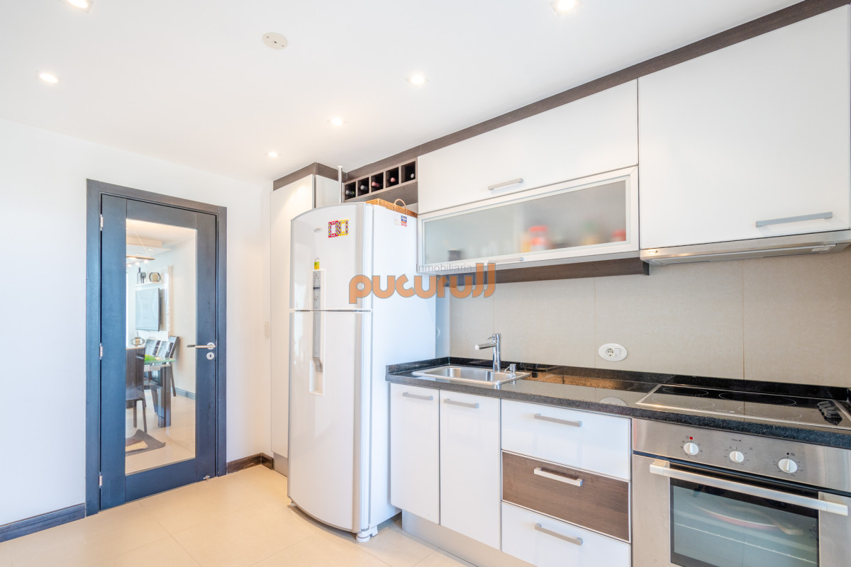Apartamento ID.1782 - Venta de Excelente Apartamento de 3 Dormitorios con Vista al Mar, Playa Mansa, Punta del Este