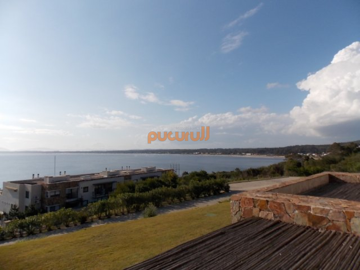 Apartamento ID.2634 - Excelente y amplio departamento duplex en venta de 3 dormitorios mas dependencia con parrillero, Punta Ballena