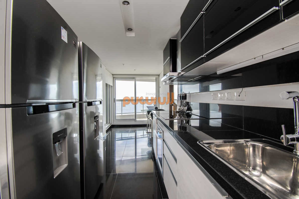 Apartamento ID.2280 - Apartamento de 3 Dormitorios + Dependencia y Parrillero en Frente a Playa Brava, Punta del Este