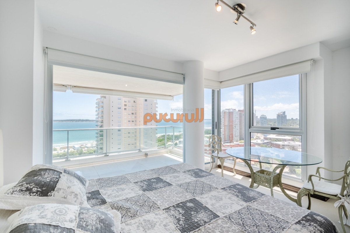 Apartamento ID.1782 - Venta de Excelente Apartamento de 3 Dormitorios con Vista al Mar, Playa Mansa, Punta del Este