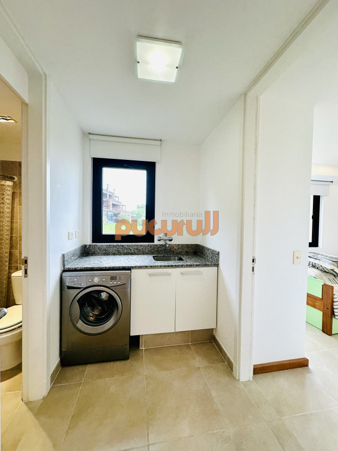 Apartamento ID.2634 - Excelente y amplio departamento duplex en venta de 3 dormitorios mas dependencia con parrillero, Punta Ballena