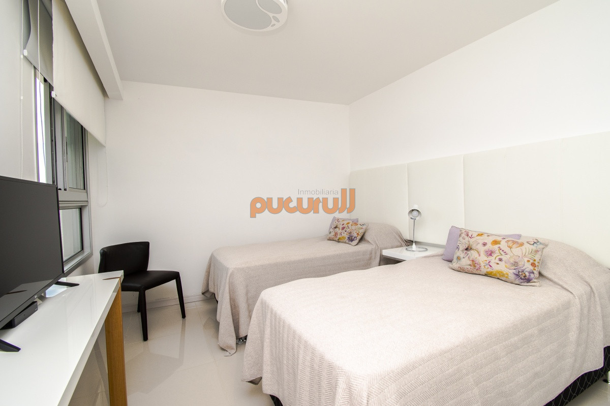 Apartamento ID.2280 - Apartamento de 3 Dormitorios + Dependencia y Parrillero en Frente a Playa Brava, Punta del Este