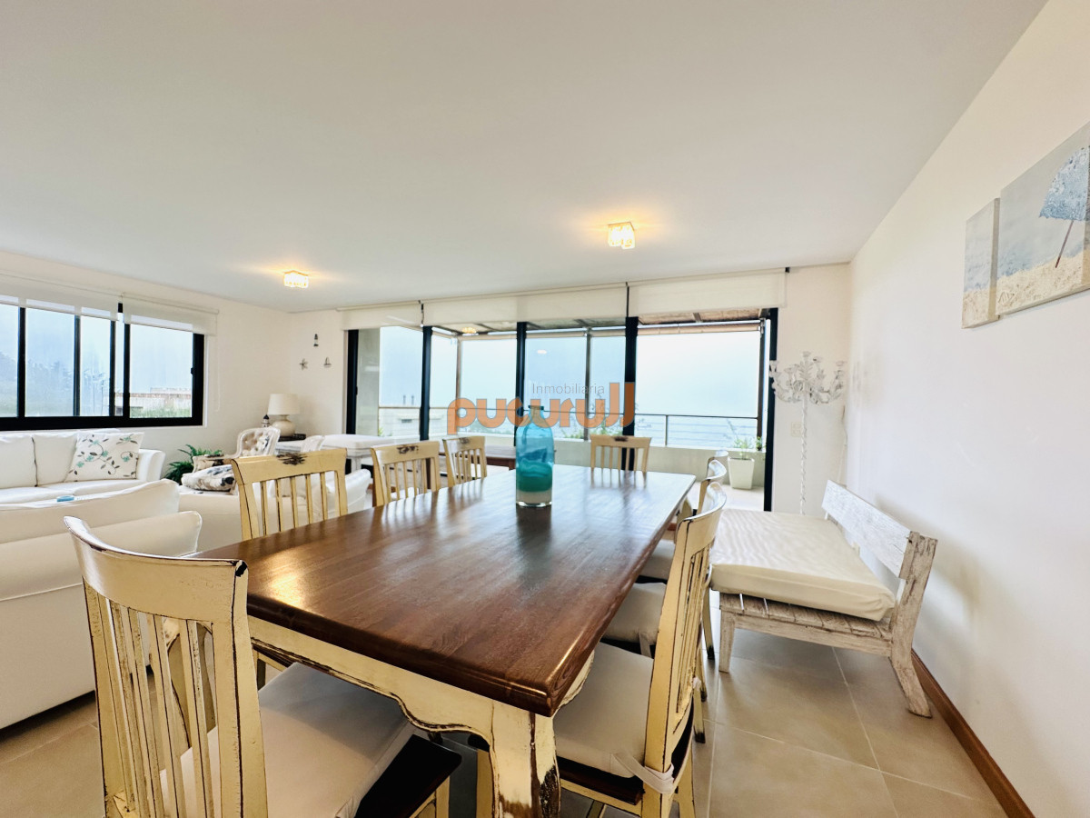 Apartamento ID.2634 - Excelente y amplio departamento duplex en venta de 3 dormitorios mas dependencia con parrillero, Punta Ballena