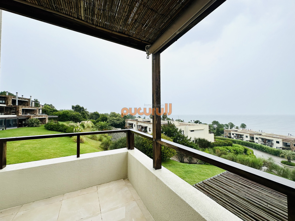 Apartamento ID.2634 - Excelente y amplio departamento duplex en venta de 3 dormitorios mas dependencia con parrillero, Punta Ballena