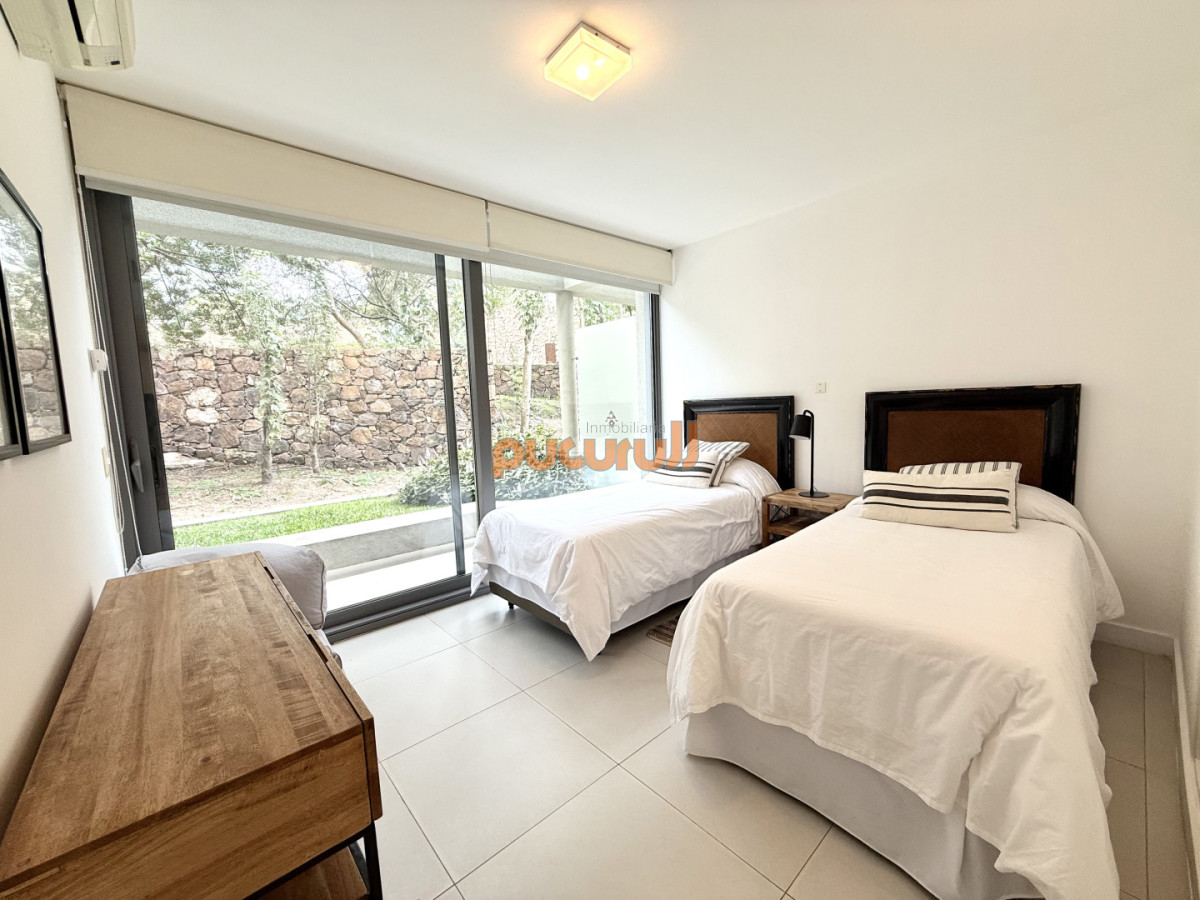 Apartamento ID.2672 - Venta de hermoso departamento de 2 dormitorios más parrillero en Punta Ballena 