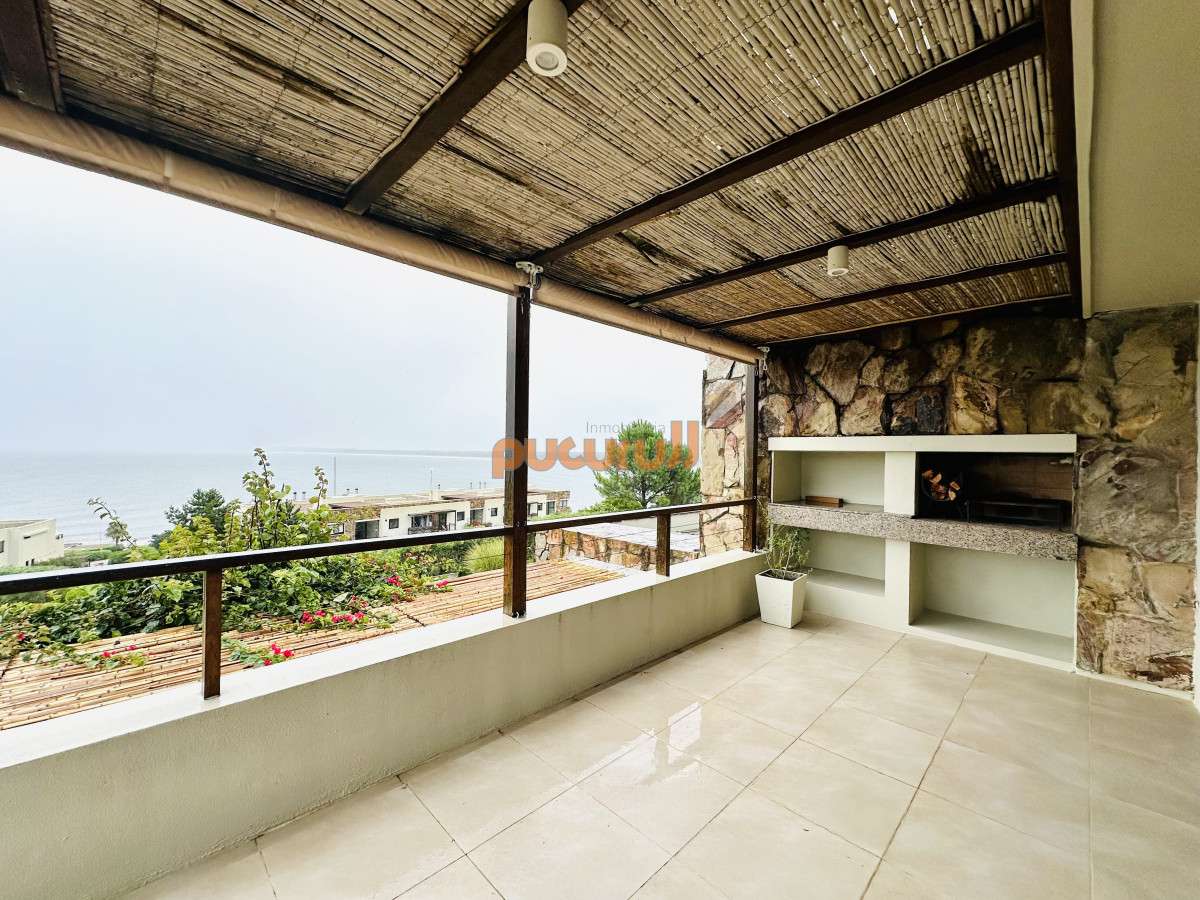 Apartamento ID.2634 - Excelente y amplio departamento duplex en venta de 3 dormitorios mas dependencia con parrillero, Punta Ballena