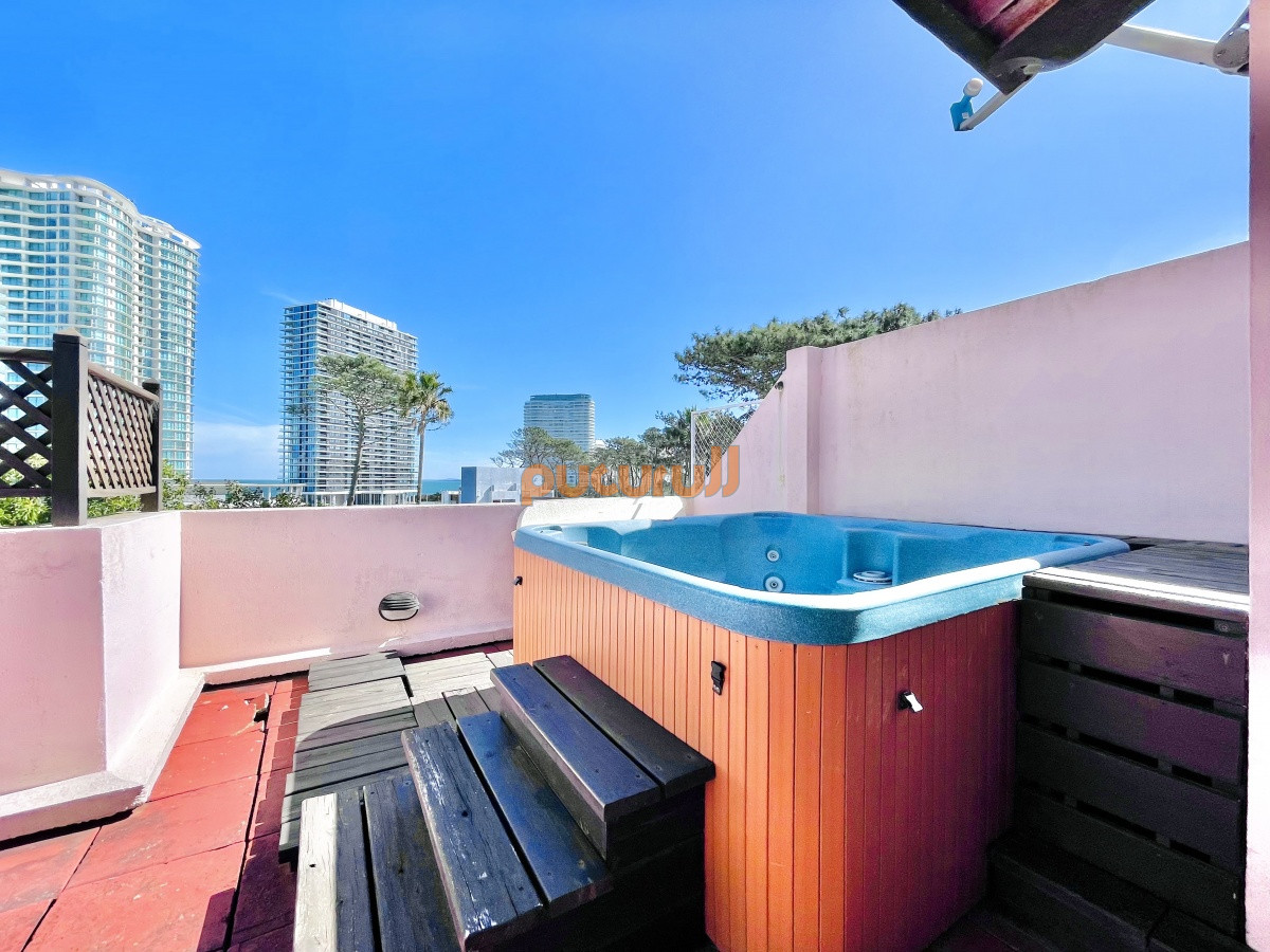 Apartamento ID.1927 - Penthouse de 3 Dormitorios y Terraza Parrillero a metros de Playa Mansa
