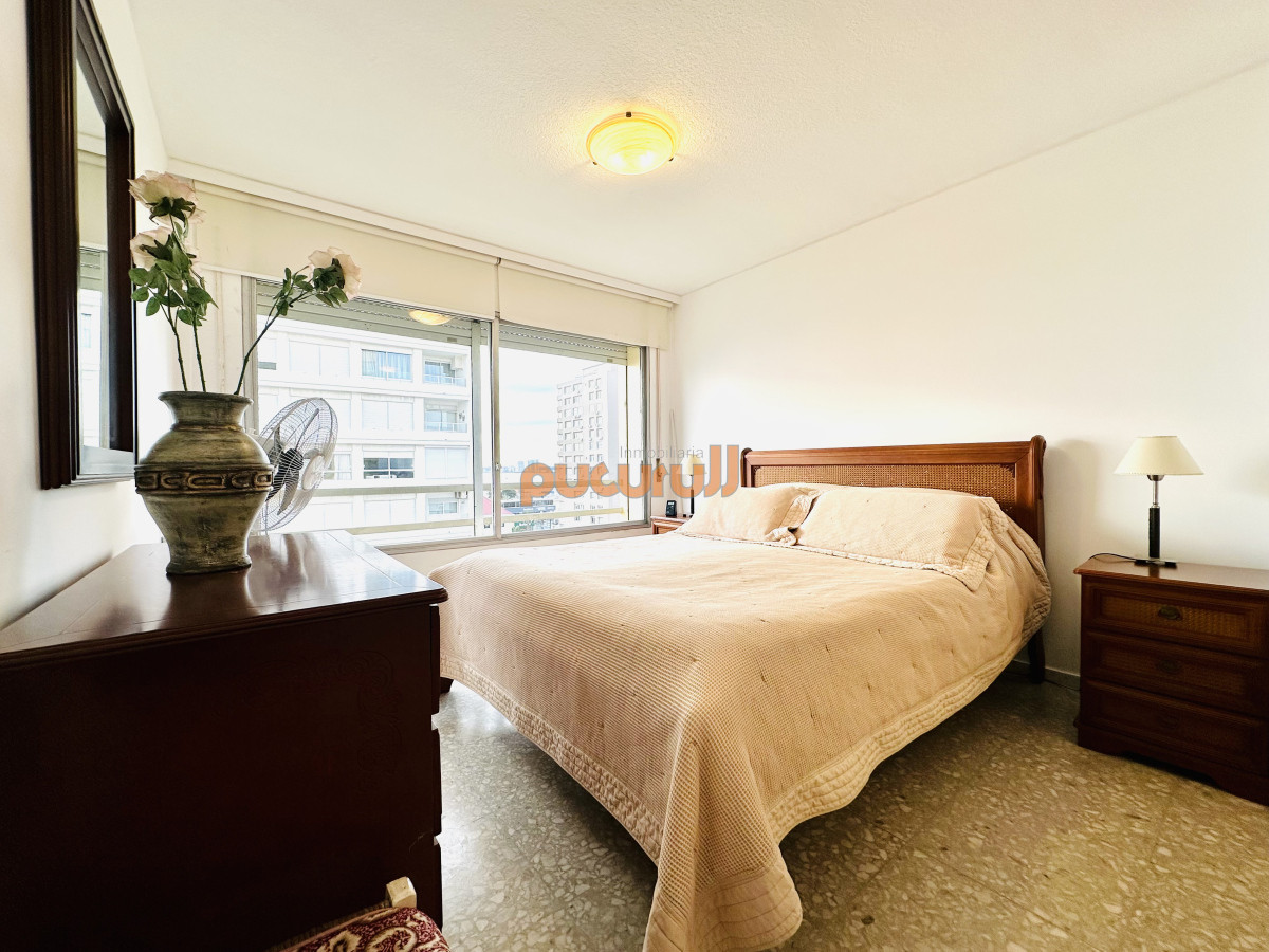 Apartamento ID.2708 - Venta de apartamento en Península de Punta del este con 3 dormitorios y 2 baños reciclado 