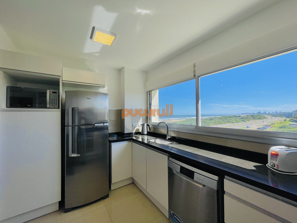 Apartamento ID.2456 - Penthouse de 3 Dormitorios en Primera Línea del Mar, Playa Brava Punta del Este