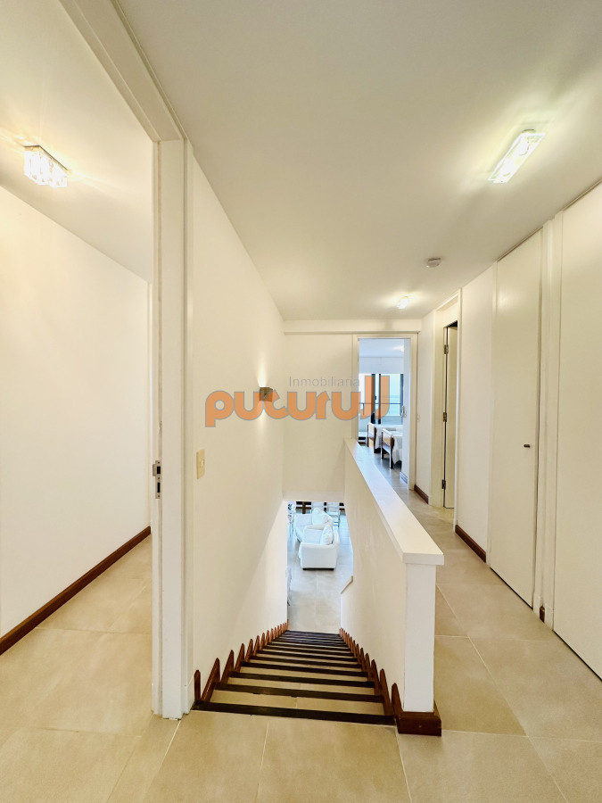 Apartamento ID.2634 - Excelente y amplio departamento duplex en venta de 3 dormitorios mas dependencia con parrillero, Punta Ballena