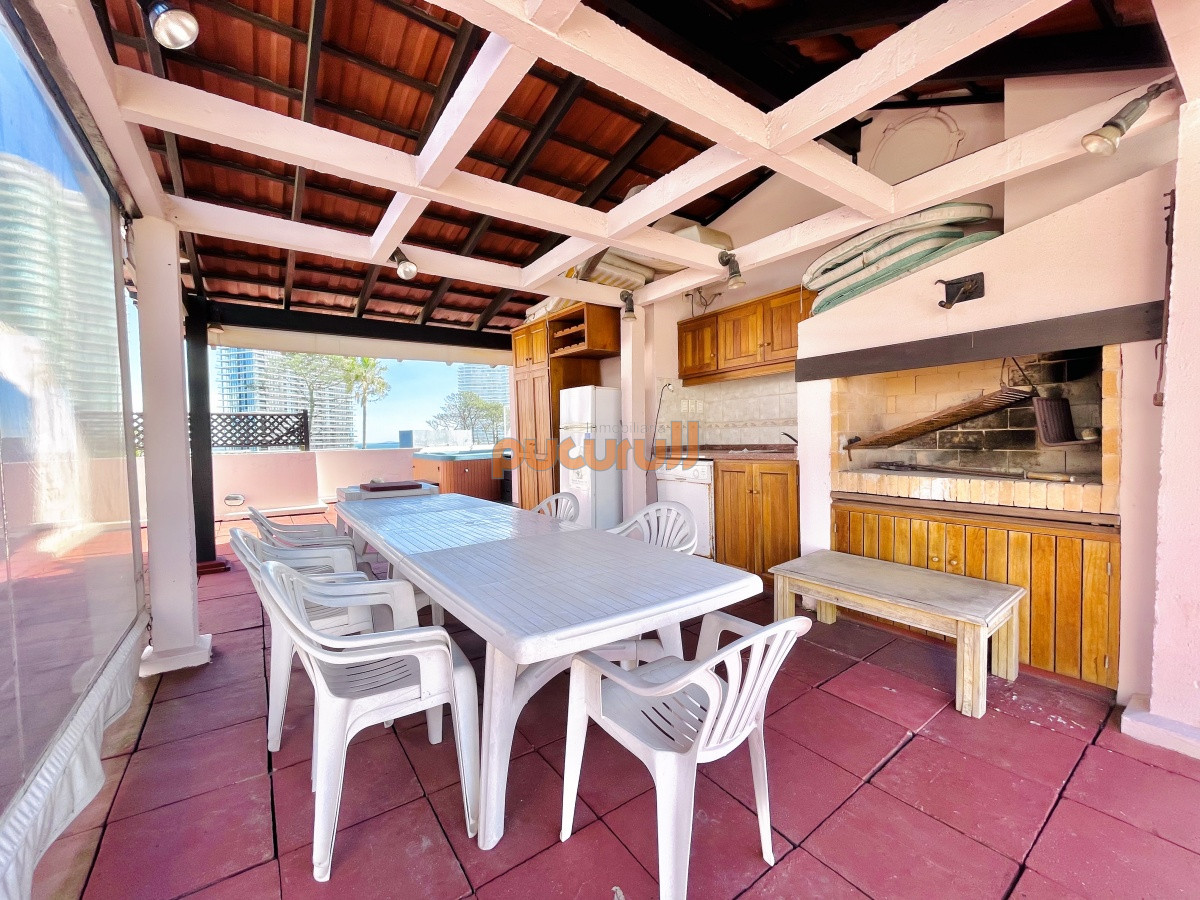 Apartamento ID.1927 - Penthouse de 3 Dormitorios y Terraza Parrillero a metros de Playa Mansa