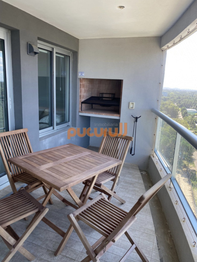 Apartamento ID.2341 - Alquiler temporal de apartamento piso alto de 2 dormitorios más servicio en playa brava 