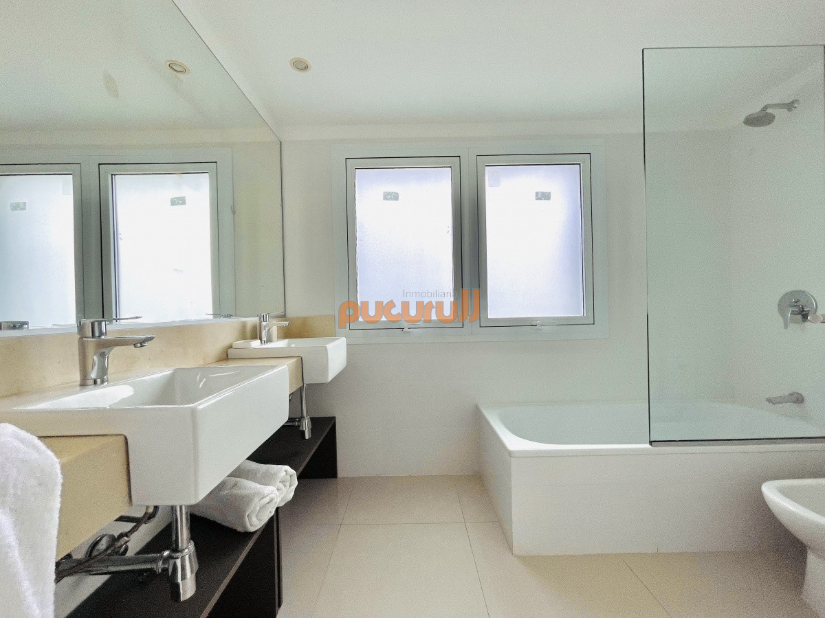 Apartamento ID.1781 - Apartamento de 3 Dormitorios y Parrillero Frente al Mar, Playa Mansa