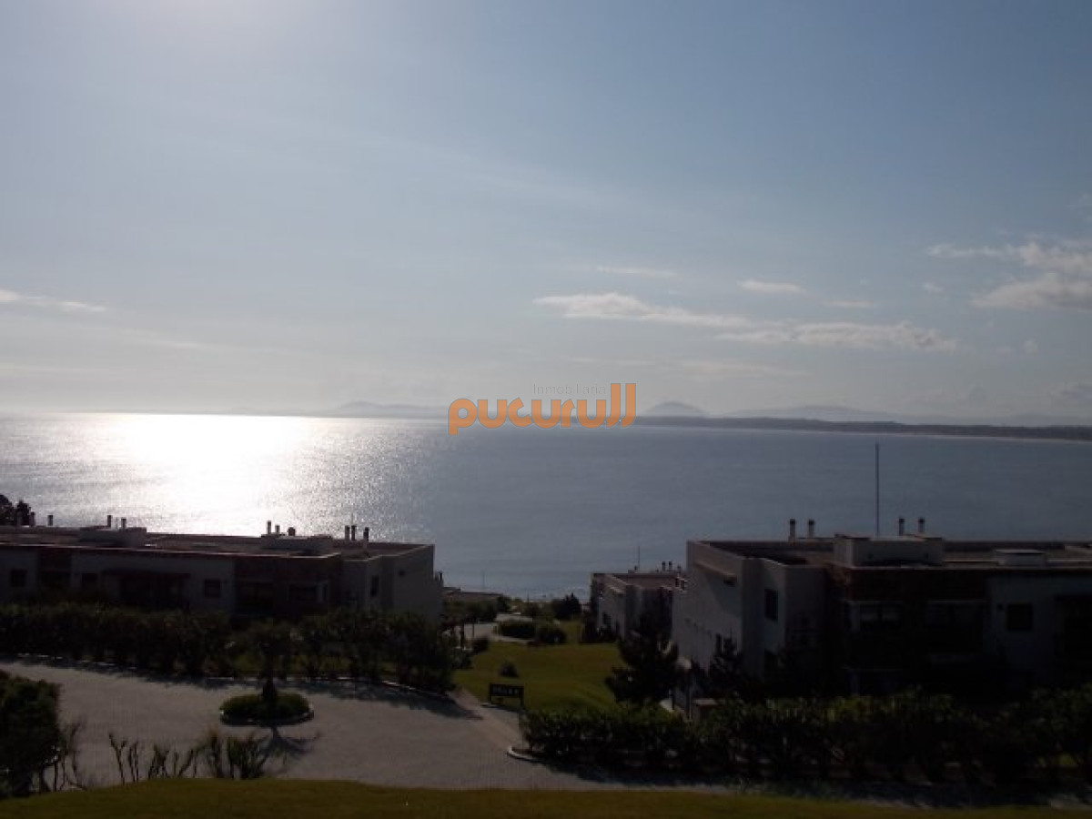 Apartamento ID.2634 - Excelente y amplio departamento duplex en venta de 3 dormitorios mas dependencia con parrillero, Punta Ballena