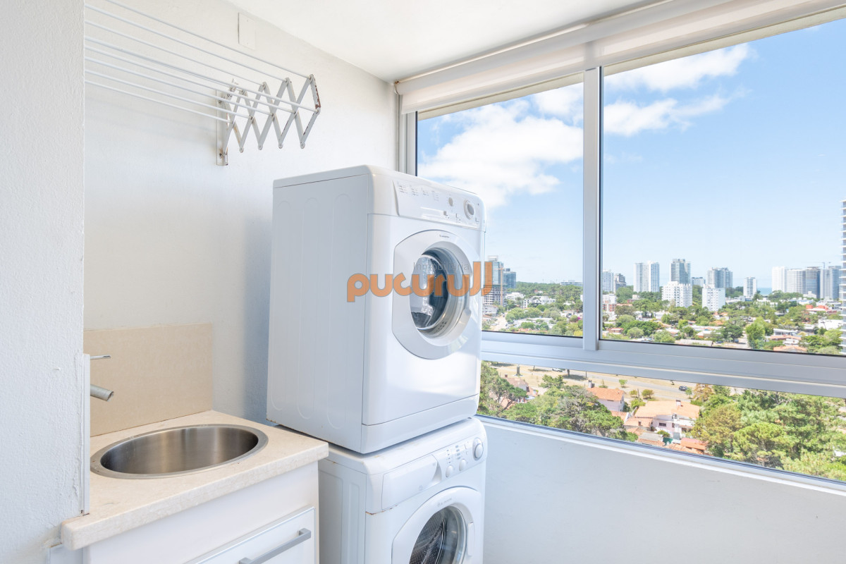 Apartamento ID.1782 - Venta de Excelente Apartamento de 3 Dormitorios con Vista al Mar, Playa Mansa, Punta del Este
