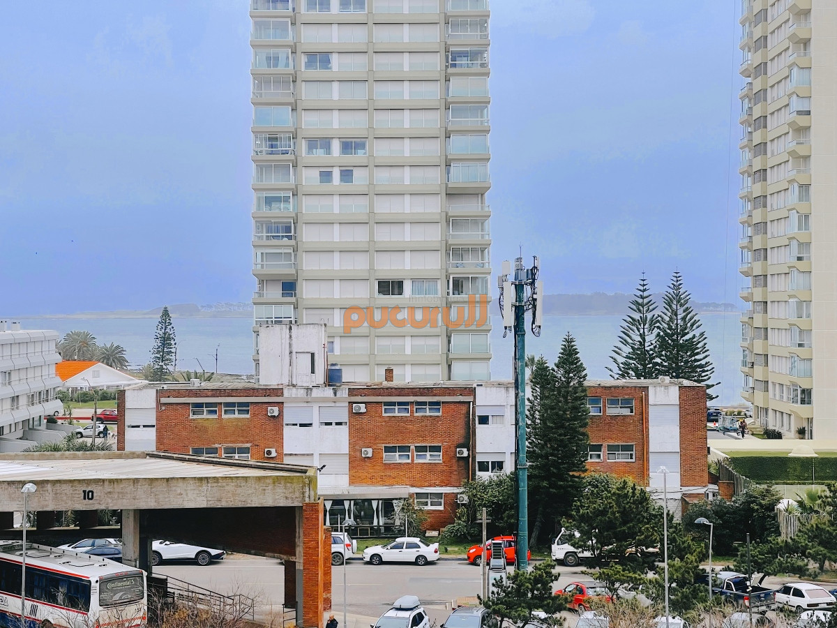 Apartamento ID.1925 - Excelente Apartamento de 2 Dormitorios Frente a Los Dedos, Playa Brava Punta del Este