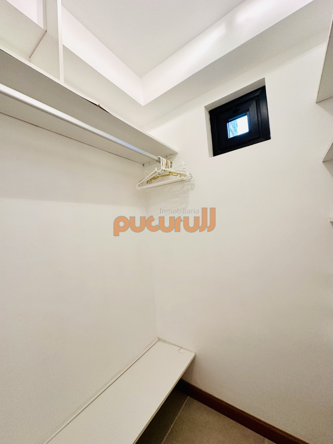 Apartamento ID.2634 - Excelente y amplio departamento duplex en venta de 3 dormitorios mas dependencia con parrillero, Punta Ballena