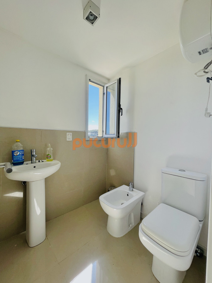 Apartamento ID.2456 - Penthouse de 3 Dormitorios en Primera Línea del Mar, Playa Brava Punta del Este