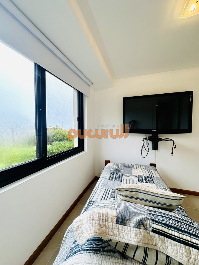 Apartamento ID.2634 - Excelente y amplio departamento duplex en venta de 3 dormitorios mas dependencia con parrillero, Punta Ballena