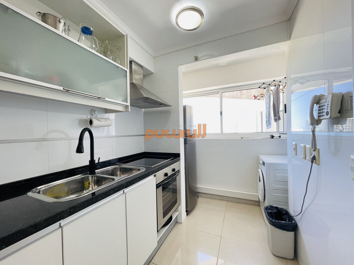 Apartamento ID.2715 - Moderno Apartamento de 2 Dormitorios en Venta, Playa Mansa 
