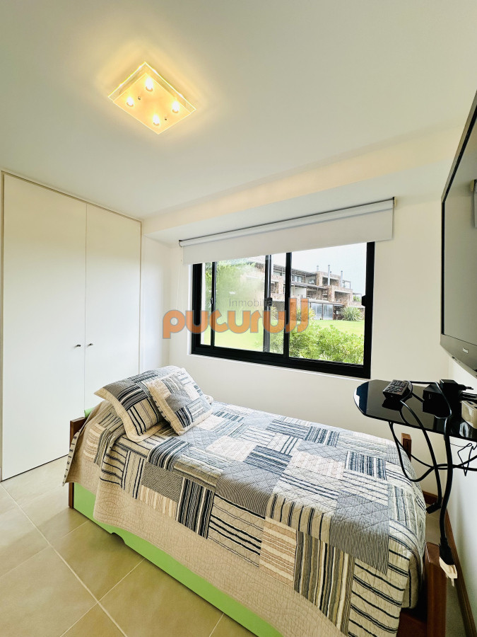 Apartamento ID.2634 - Excelente y amplio departamento duplex en venta de 3 dormitorios mas dependencia con parrillero, Punta Ballena