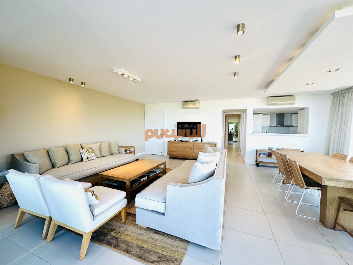 Apartamento ID.2146 - Venta OPORTUNIDAD de exclusivo departamento de tres dormitorios y Parrillero en Punta Ballena